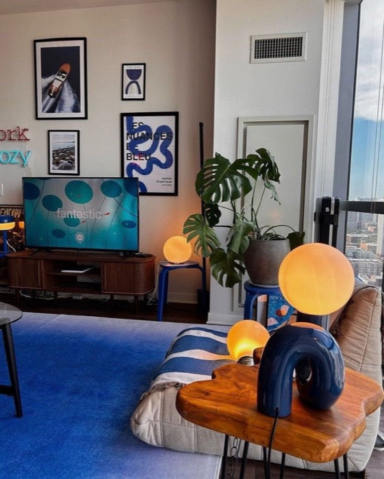 A warm interior corner with Neatify decor